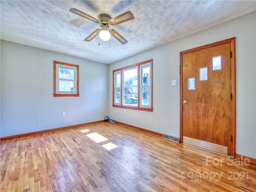 625 Ratcliff Cove Road Waynesville, NC 28786 - Photo 12 of 26 Gallery Image 12