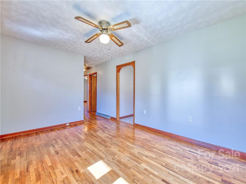 625 Ratcliff Cove Road Waynesville, NC 28786 - Photo 14 of 26 Gallery Image 14