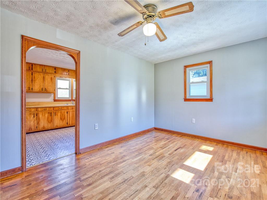 625 Ratcliff Cove Road Waynesville, NC 28786 - Photo 15 of 26 Gallery Image 15