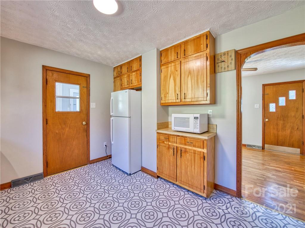 625 Ratcliff Cove Road Waynesville, NC 28786 - Photo 17 of 26 Gallery Image 17