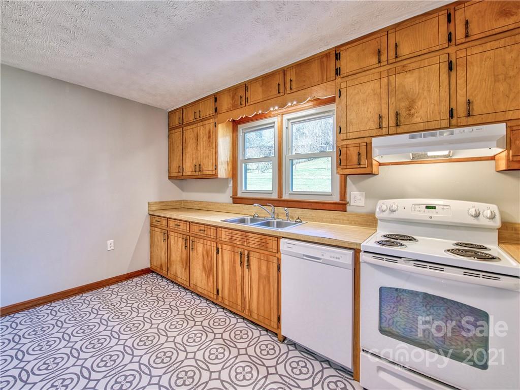 625 Ratcliff Cove Road Waynesville, NC 28786 - Photo 18 of 26 Gallery Image 18
