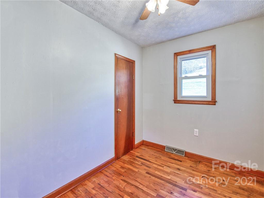 625 Ratcliff Cove Road Waynesville, NC 28786 - Photo 20 of 26 Gallery Image 20