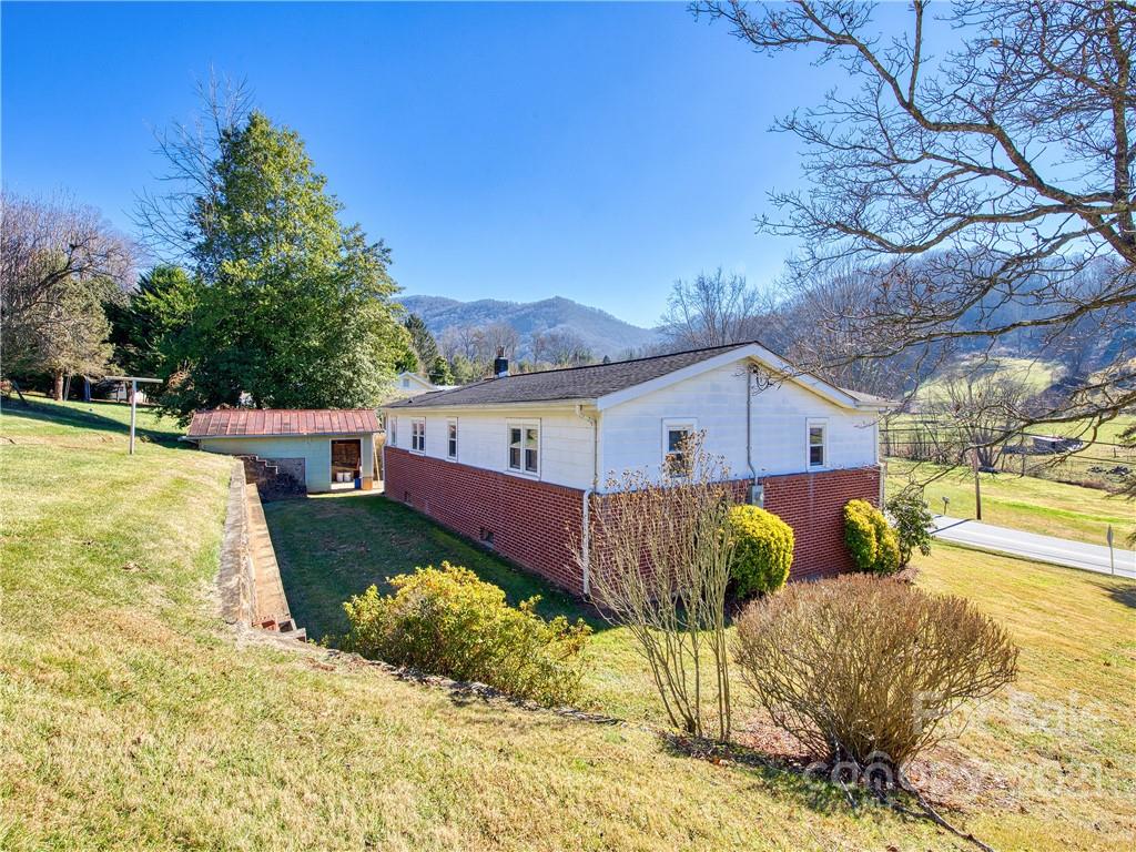 625 Ratcliff Cove Road Waynesville, NC 28786 - Photo 3 of 26 Gallery Image 3