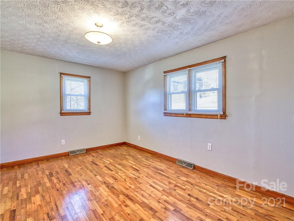 625 Ratcliff Cove Road Waynesville, NC 28786 - Photo 21 of 26 Gallery Image 21