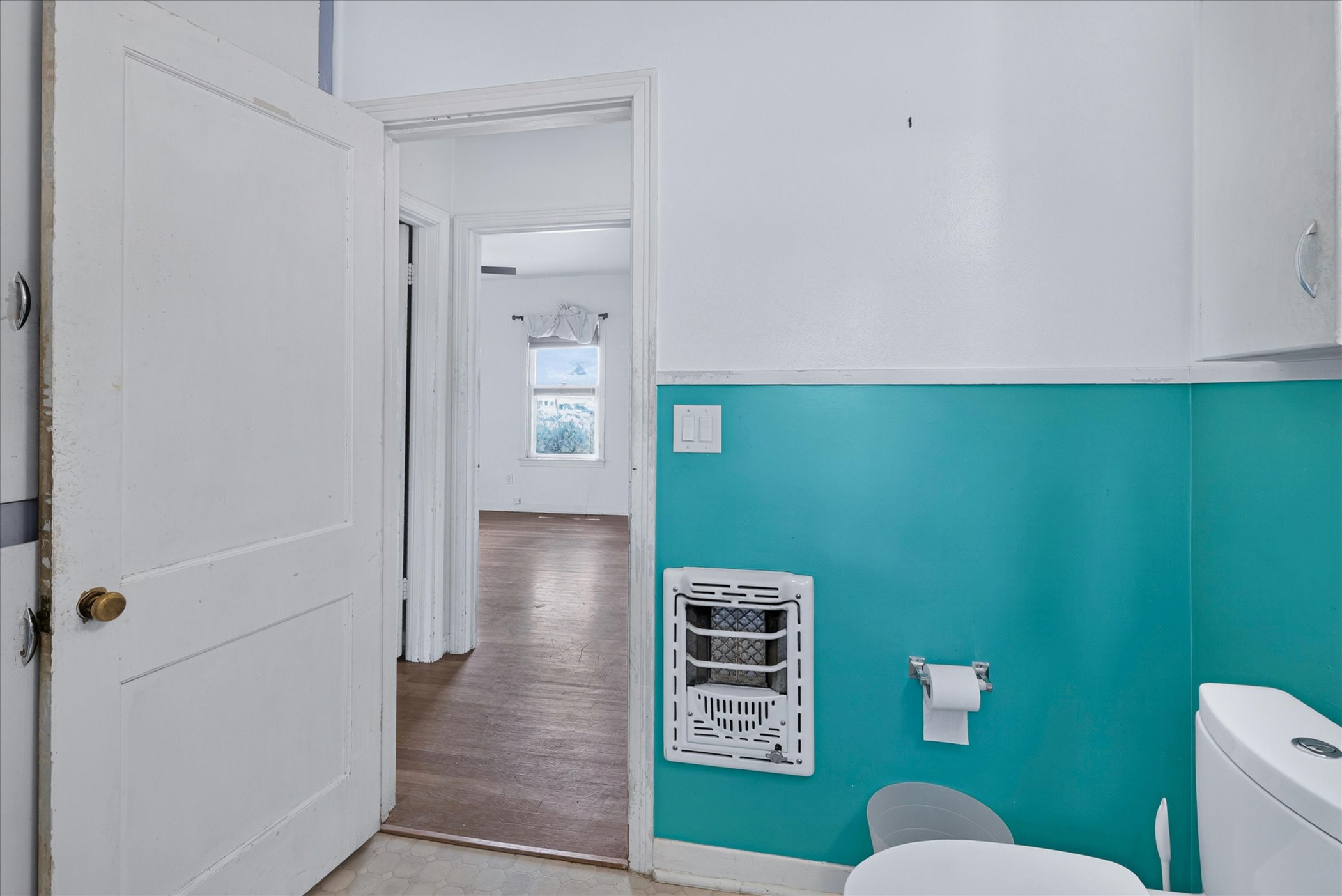 5701 Link Avenue Austin, TX 78752 - Photo 6 of 7 a bathroom with a toilet and a shower
