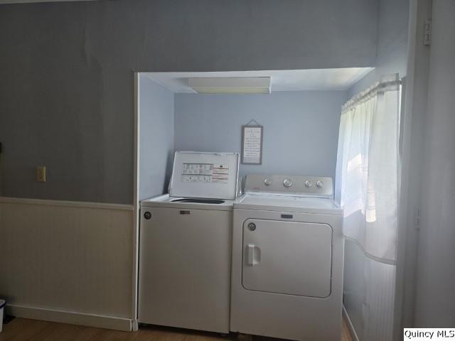 1541 Elm Street Hamilton, IL 62341 - Photo 13 of 31 a utility room with dryer and washer