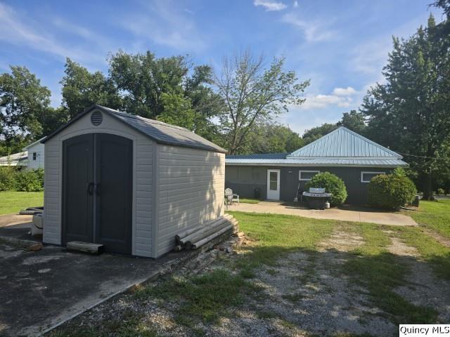 1541 Elm Street Hamilton, IL 62341 - Photo 31 of 31 a front view of a house with garden