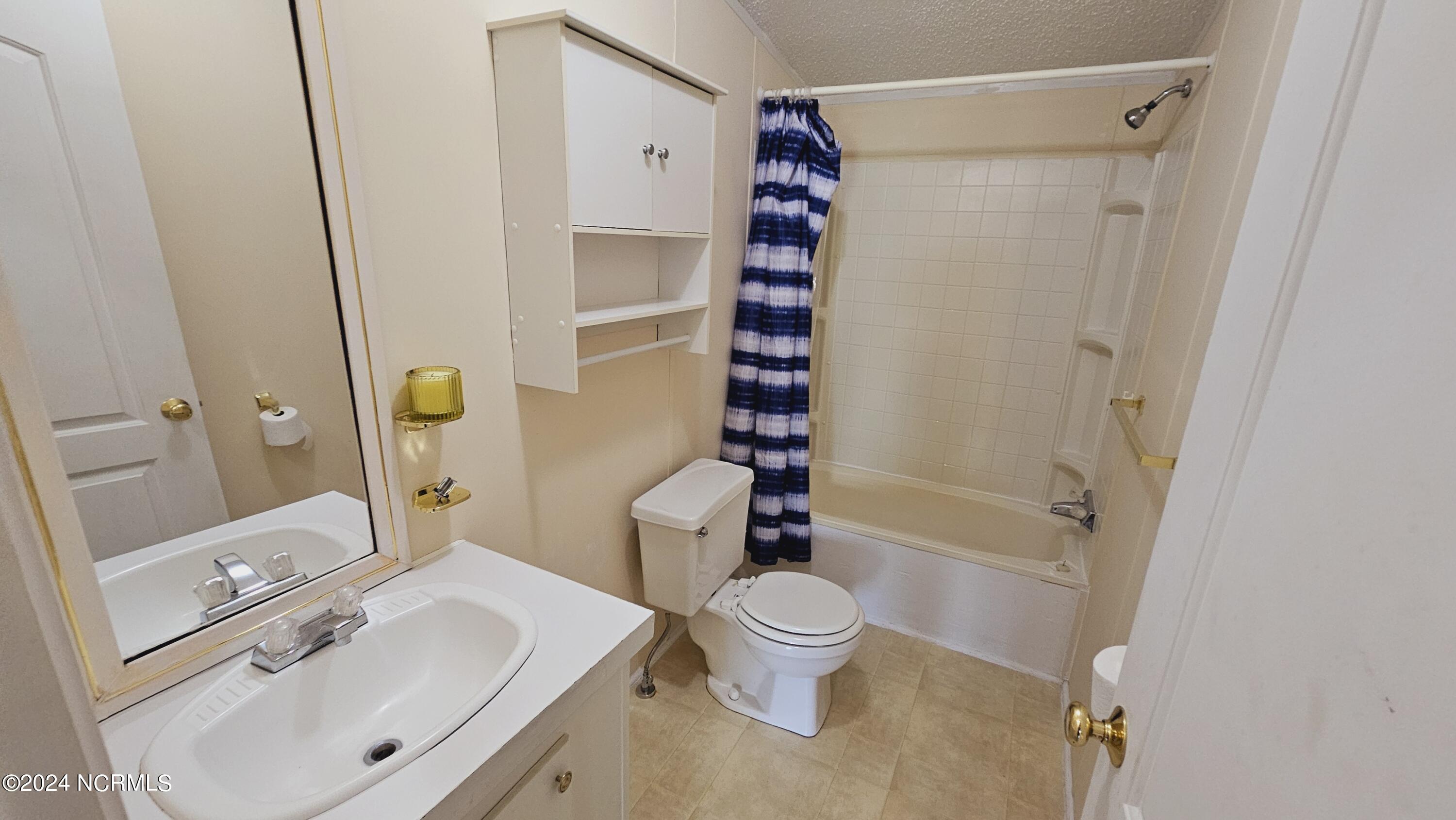 710 Briarneck Road, Unit 2 Jacksonville, NC 28540 - Photo 8 of 21 Hall Bath