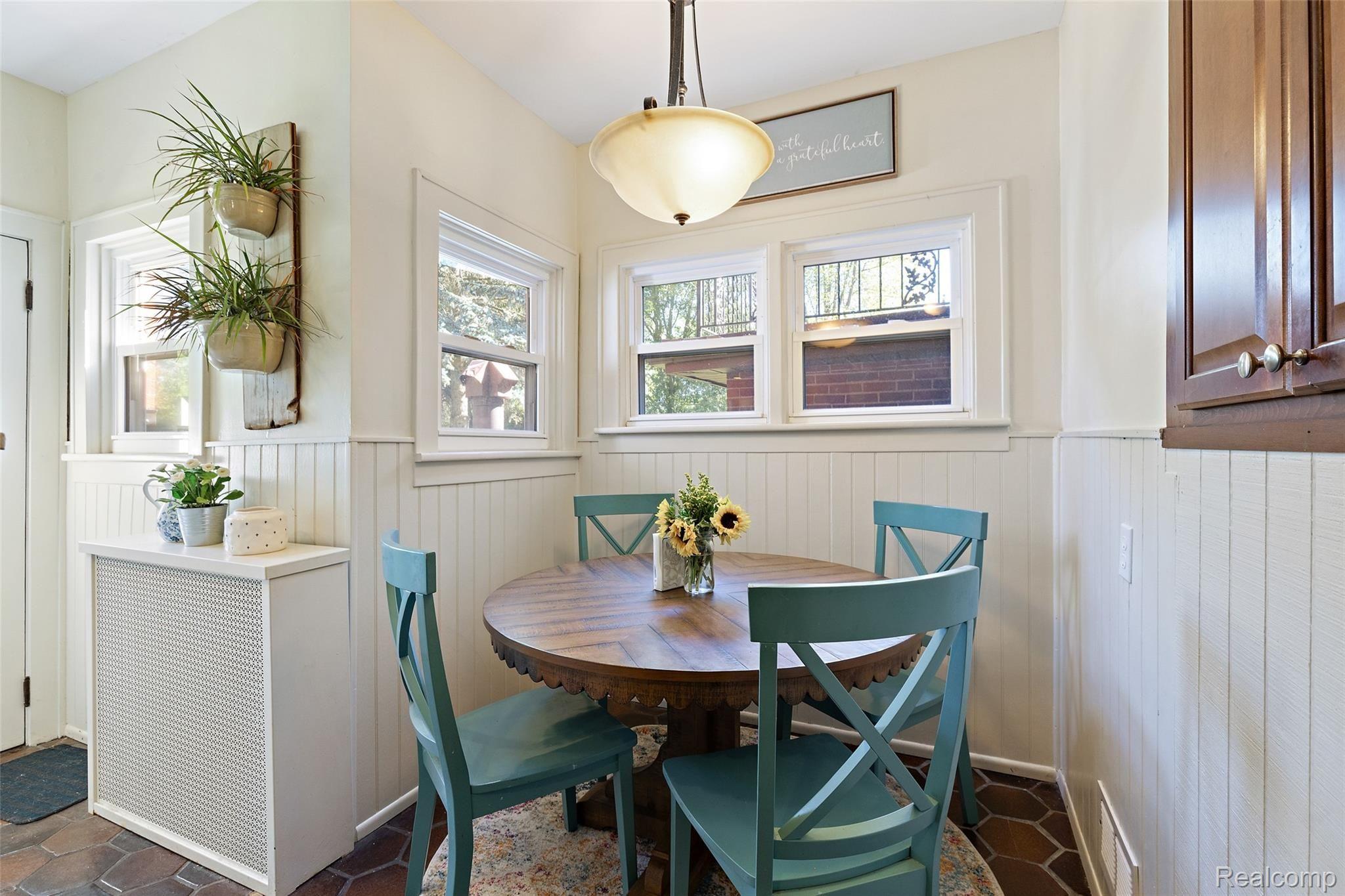 85 Barrington Road Bloomfield Hills, MI 48302 - Photo 16 of 45 85 Barrington - Breakfast Nook