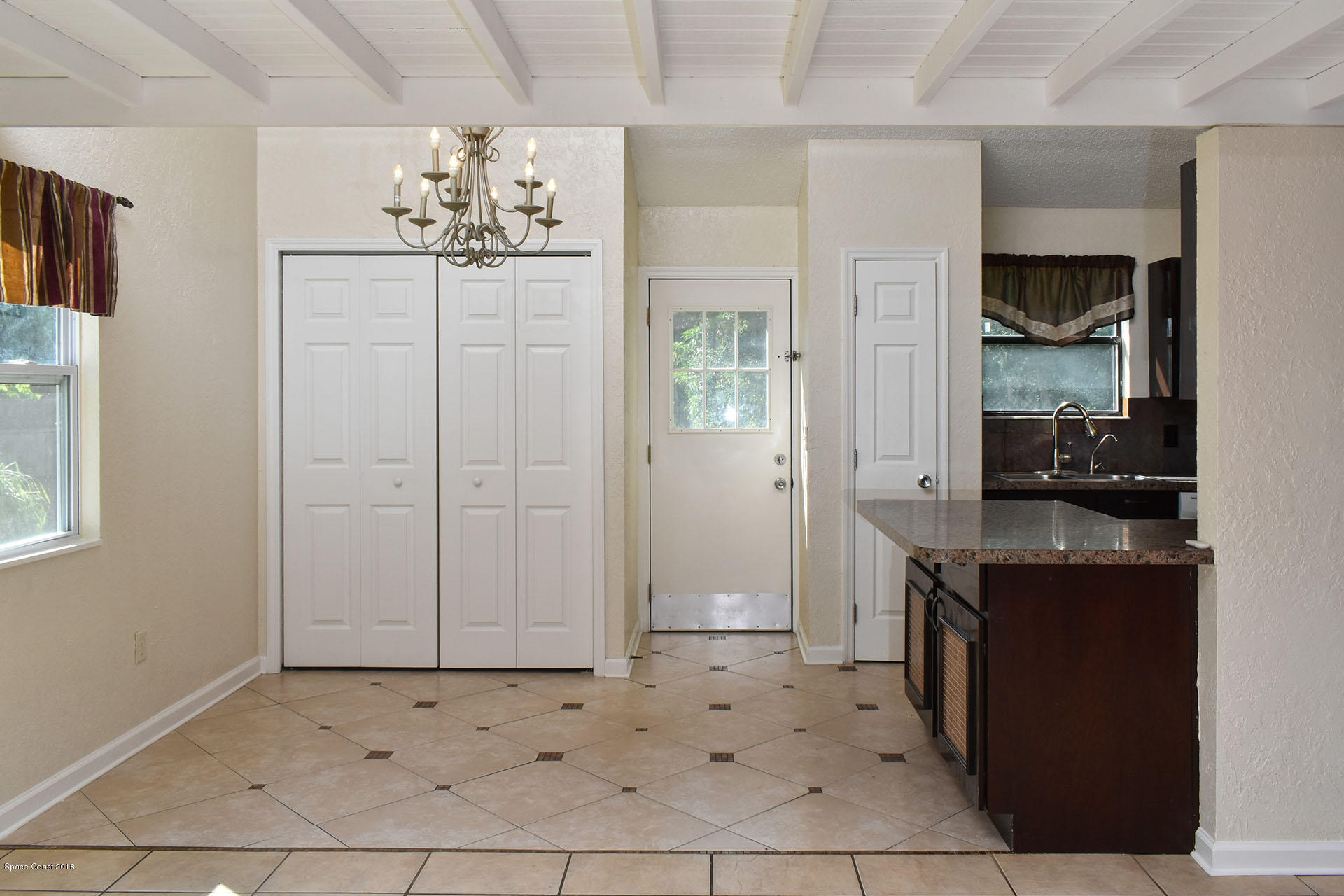 1182 Terry Road Southeast Palm Bay, FL 32909 - Photo 4 of 22 Dining & Bar Area