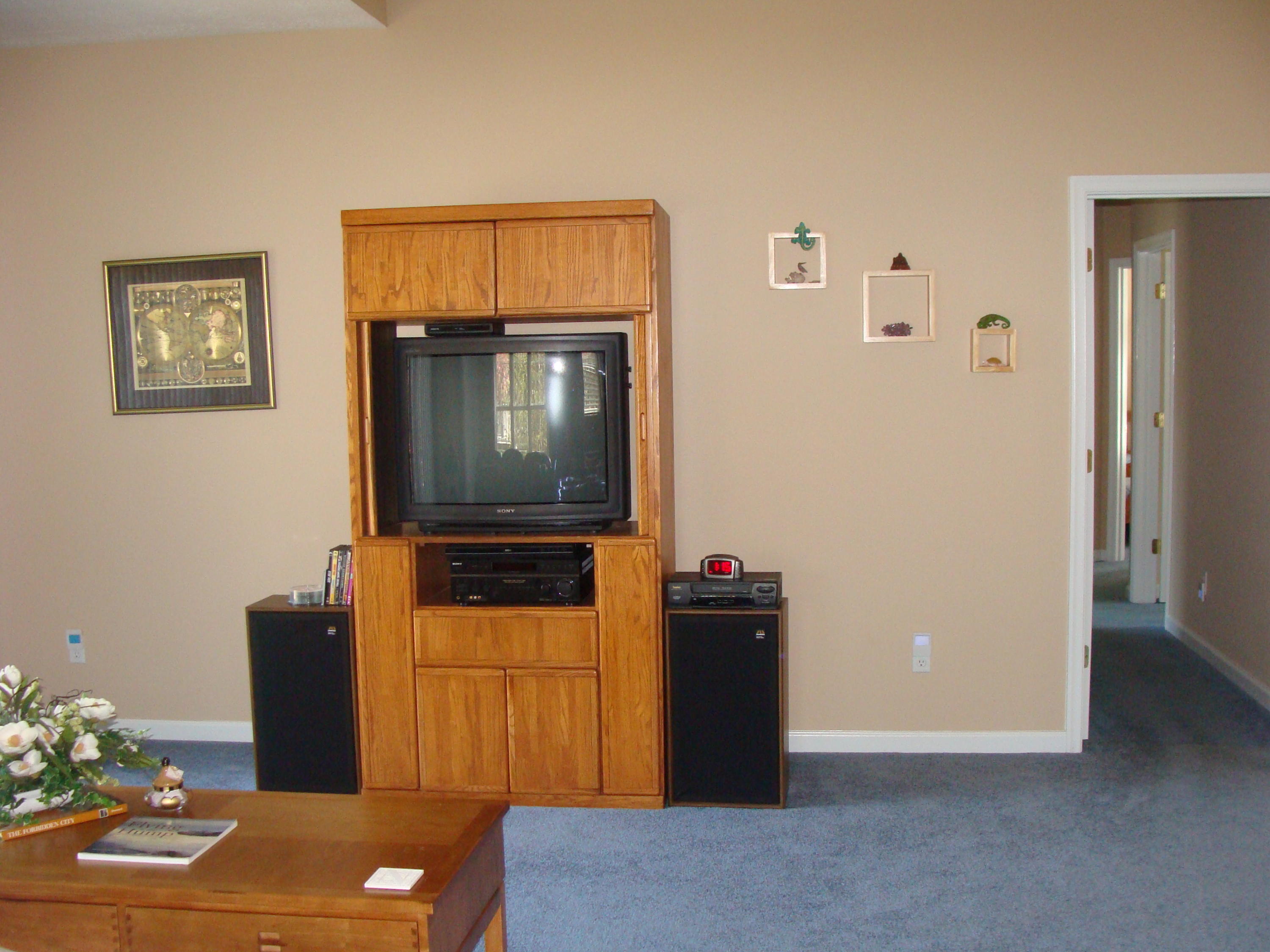 1811 Cutlass Road Moneta, VA 24121 - Photo 14 of 33 Living Room