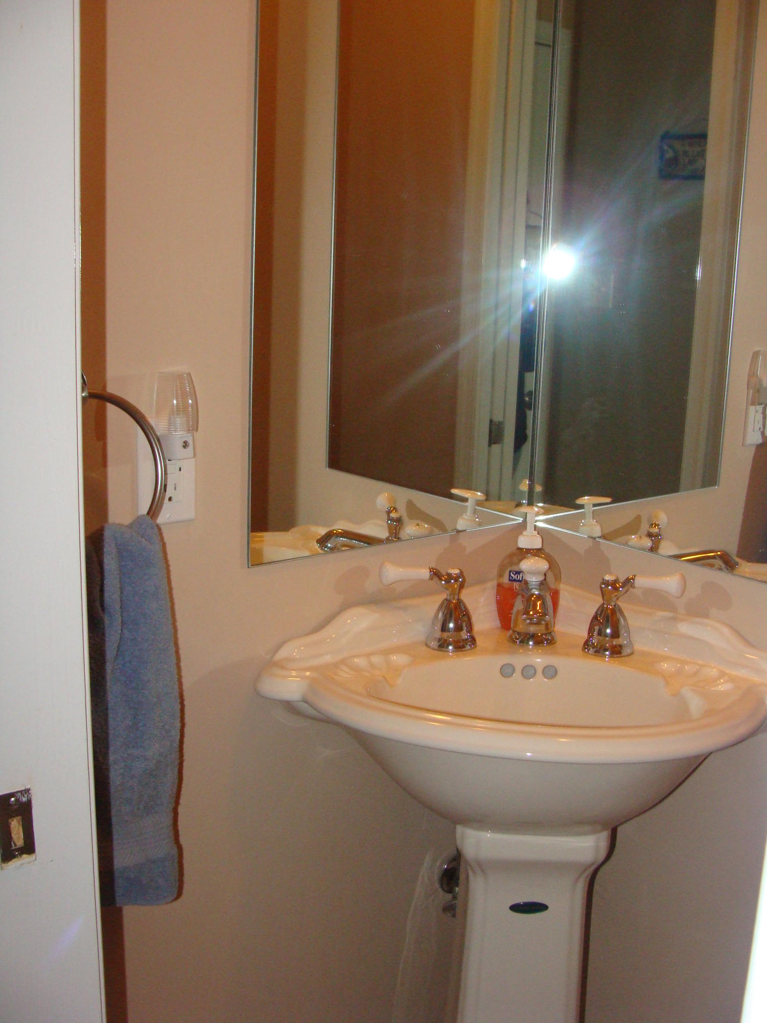 1811 Cutlass Road Moneta, VA 24121 - Photo 17 of 33 Half Bath