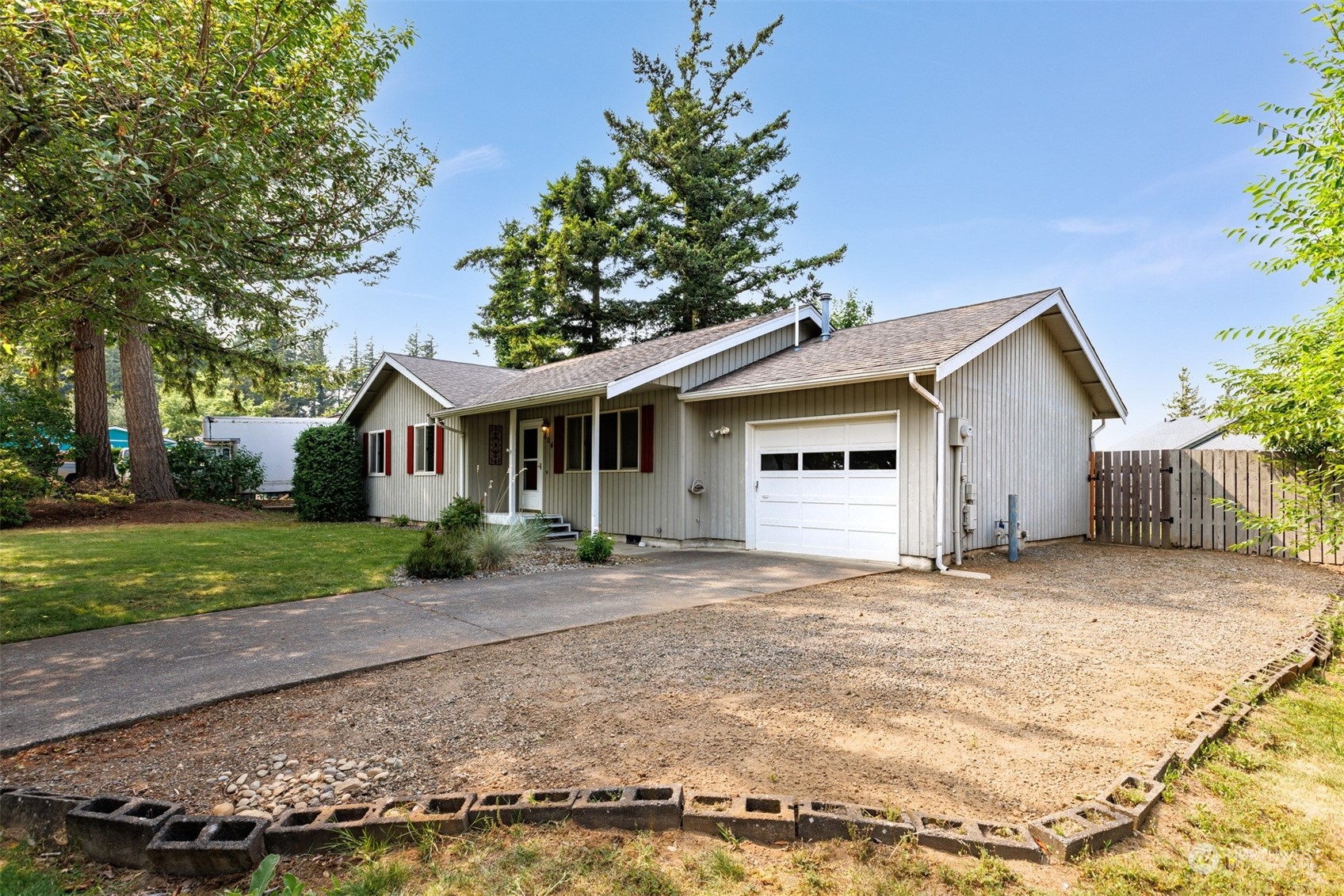 804 Chestnut Street Everson, WA 98247 - Photo 3 of 22 a view of a house with a yard and large tree