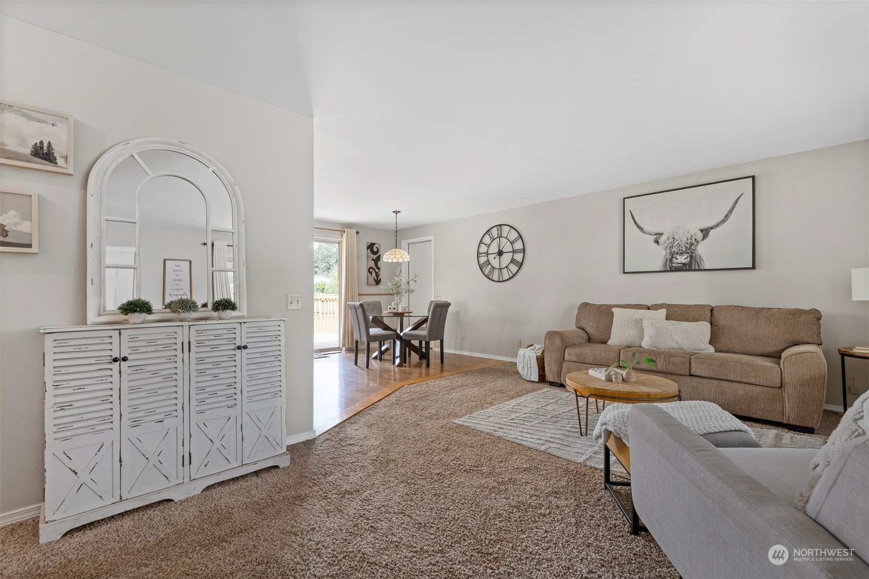804 Chestnut Street Everson, WA 98247 - Photo 5 of 22 a living room with furniture