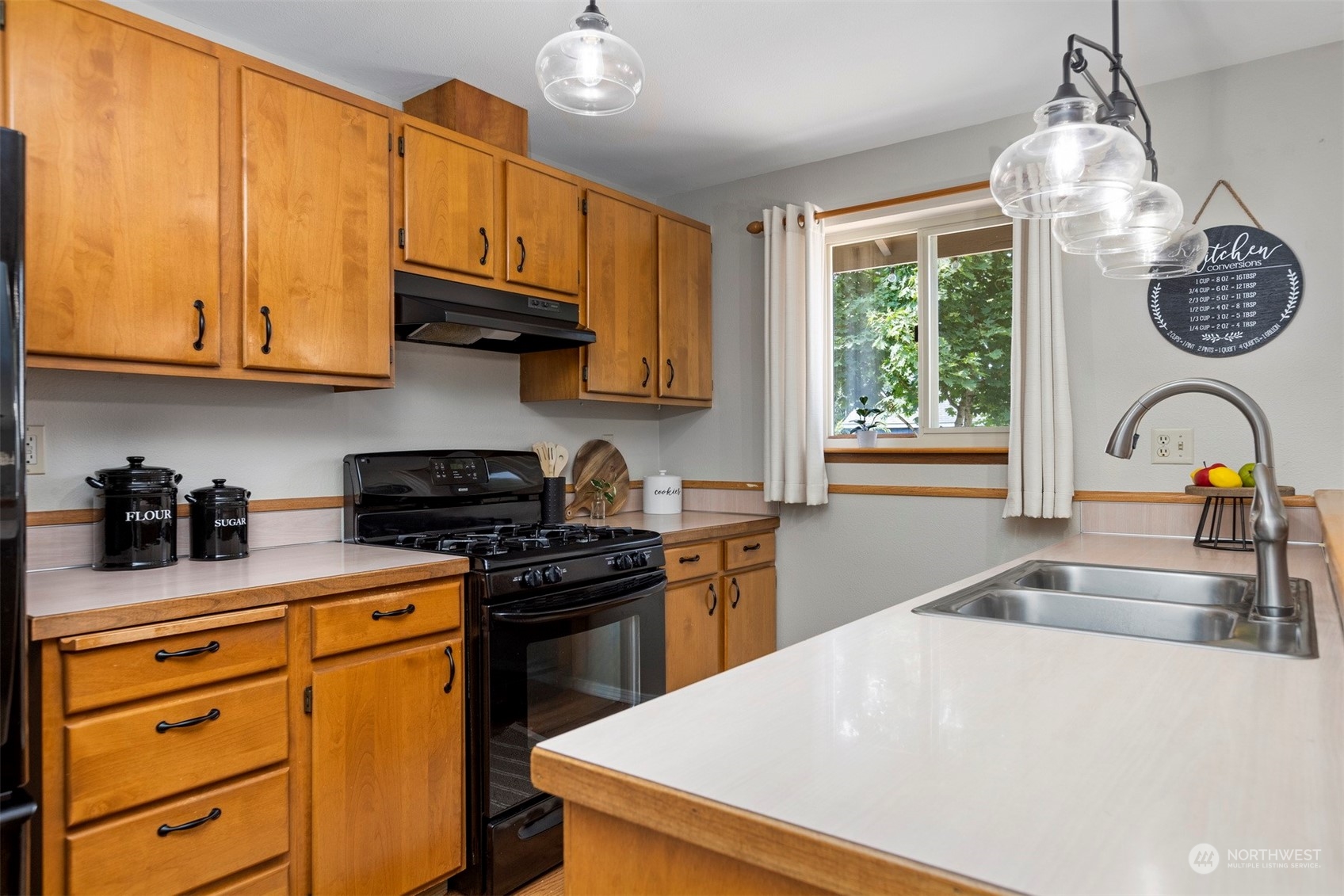 804 Chestnut Street Everson, WA 98247 - Photo 9 of 22 a kitchen with granite countertop a sink a stove and cabinets