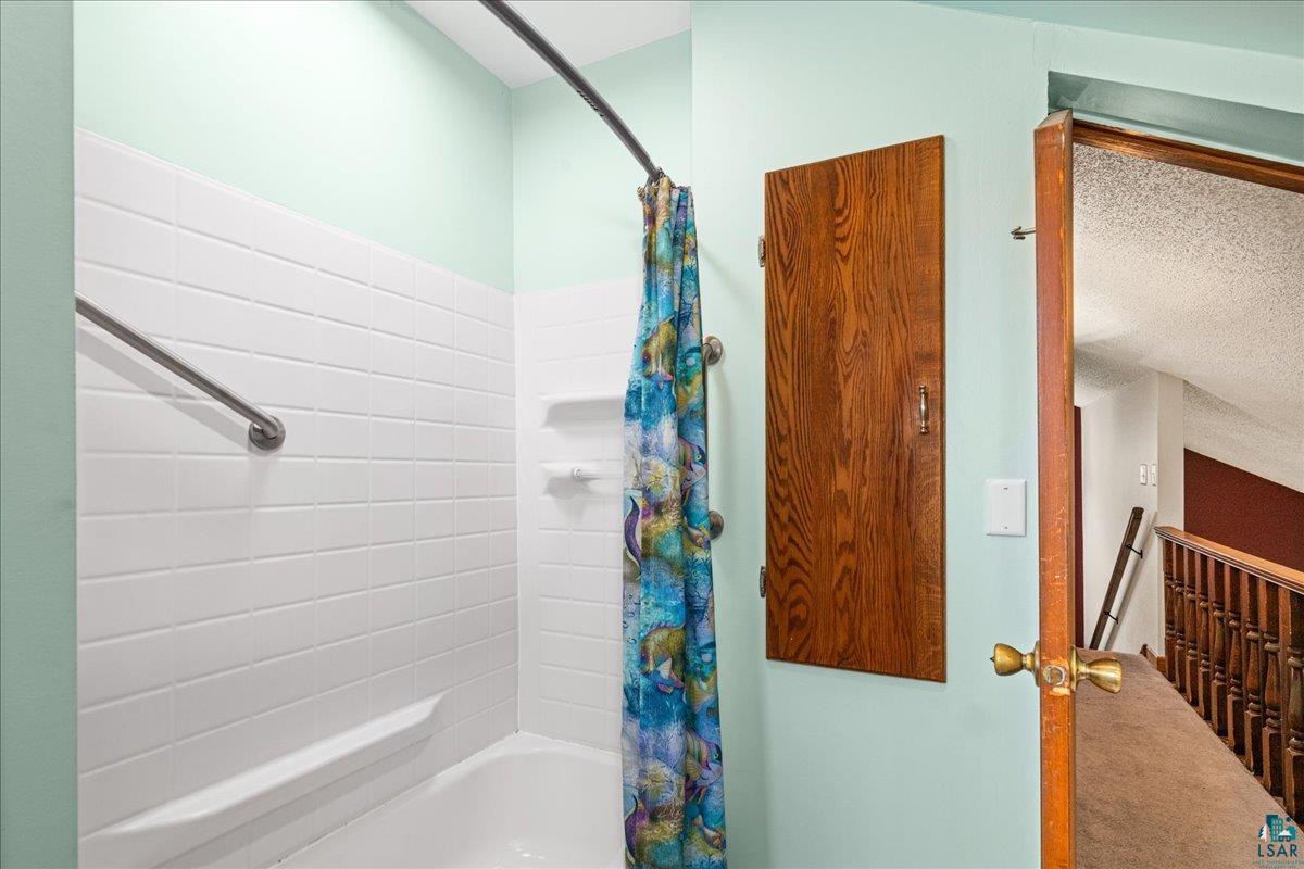 5195 Lavaque Junction Road Hermantown, MN 55811 - Photo 30 of 66 Bathtub and shower combination featuring white subway tile surround