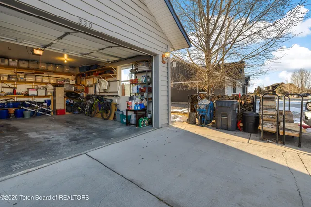 $710,000 | 330 Meadowood Street, Pinedale, WY 82941