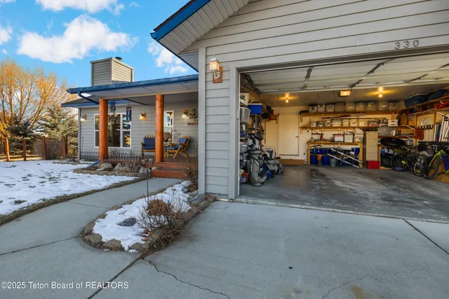 $710,000 | 330 Meadowood Street, Pinedale, WY 82941