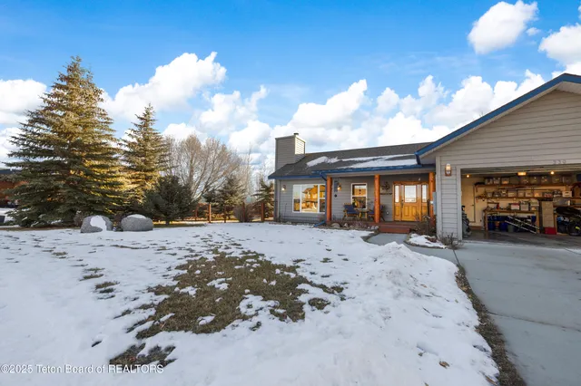 $710,000 | 330 Meadowood Street, Pinedale, WY 82941