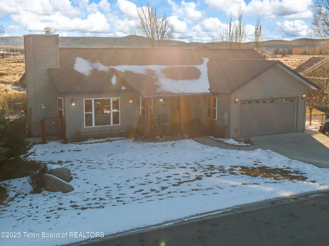 $710,000 | 330 Meadowood Street, Pinedale, WY 82941