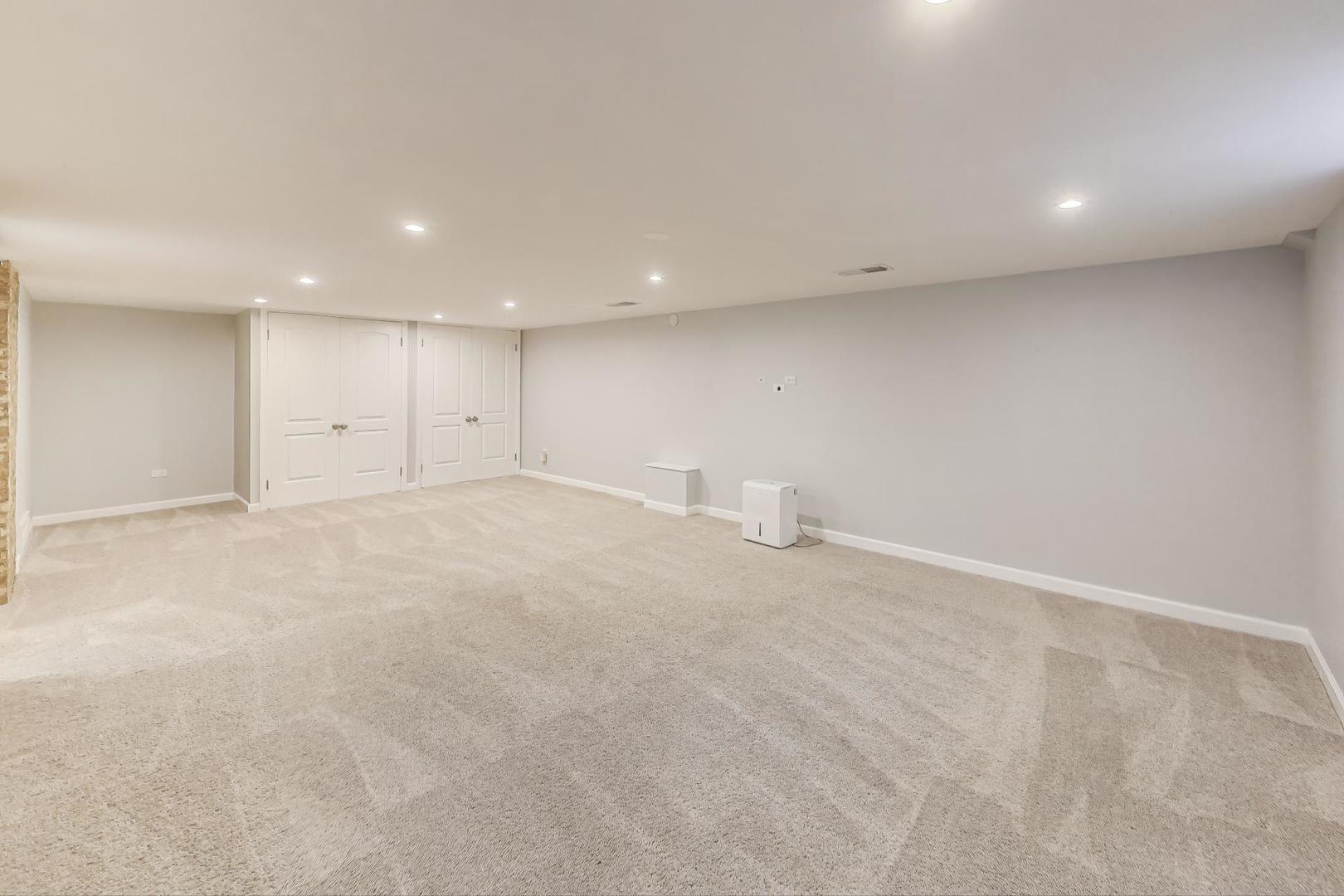 1022 Whitfield Road Northbrook, IL 60062 - Photo 17 of 29 a view of an empty room