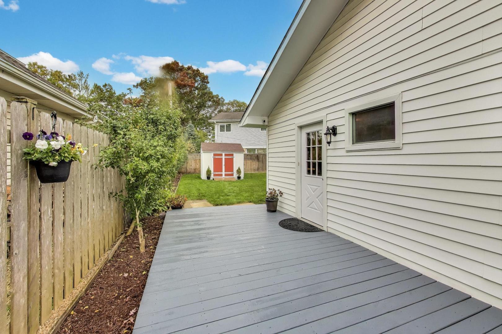 1022 Whitfield Road Northbrook, IL 60062 - Photo 23 of 29 a view of a terrace with a garden