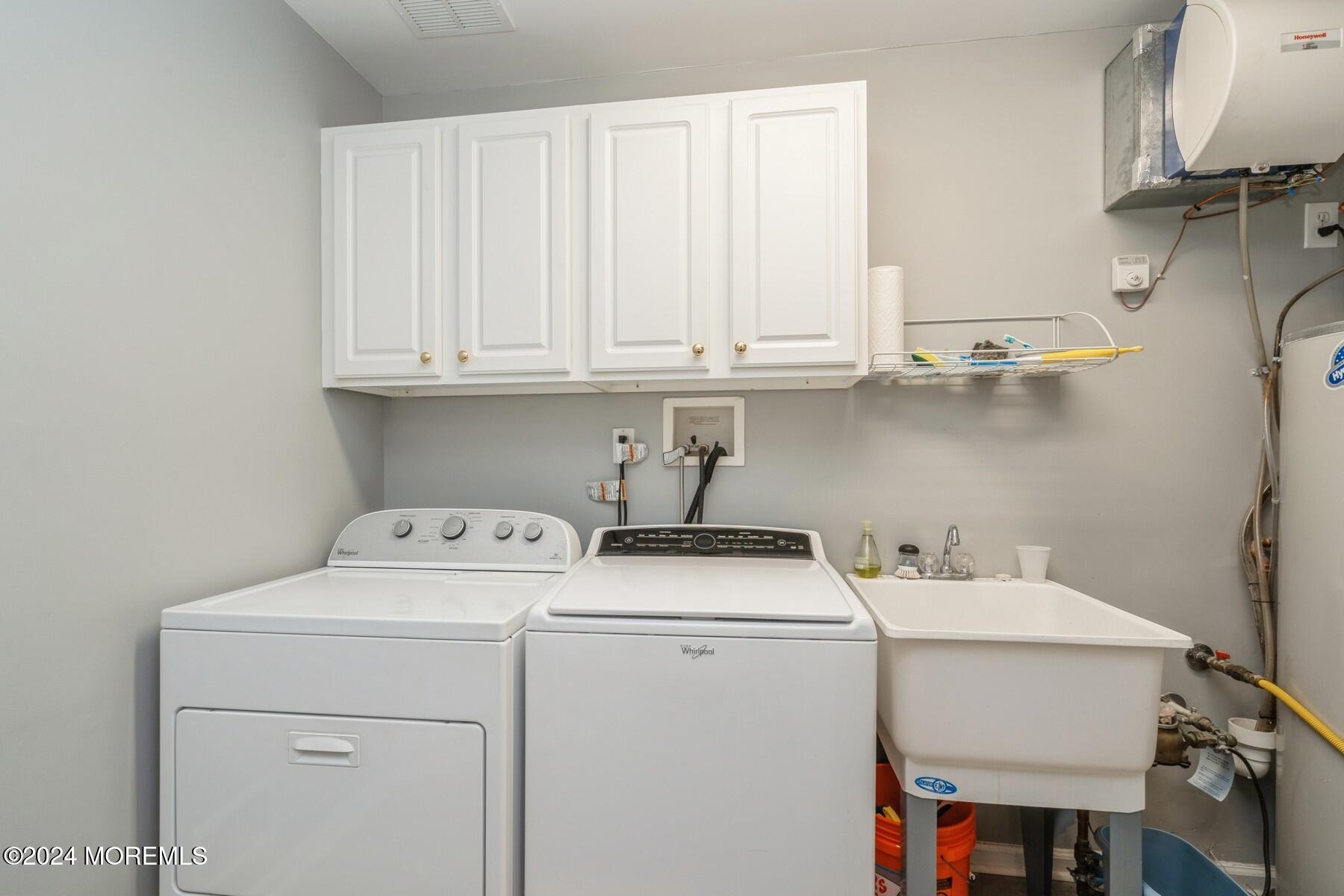 115 Gables Way Jackson, NJ 08527 - Photo 23 of 44 Laundry Room