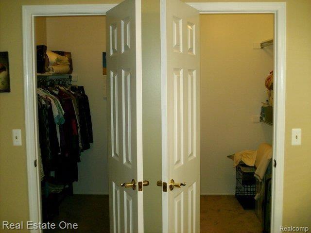 1541 Grandview Drive Rochester, MI 48306 - Photo 15 of 25 Master B/R Walk Ins