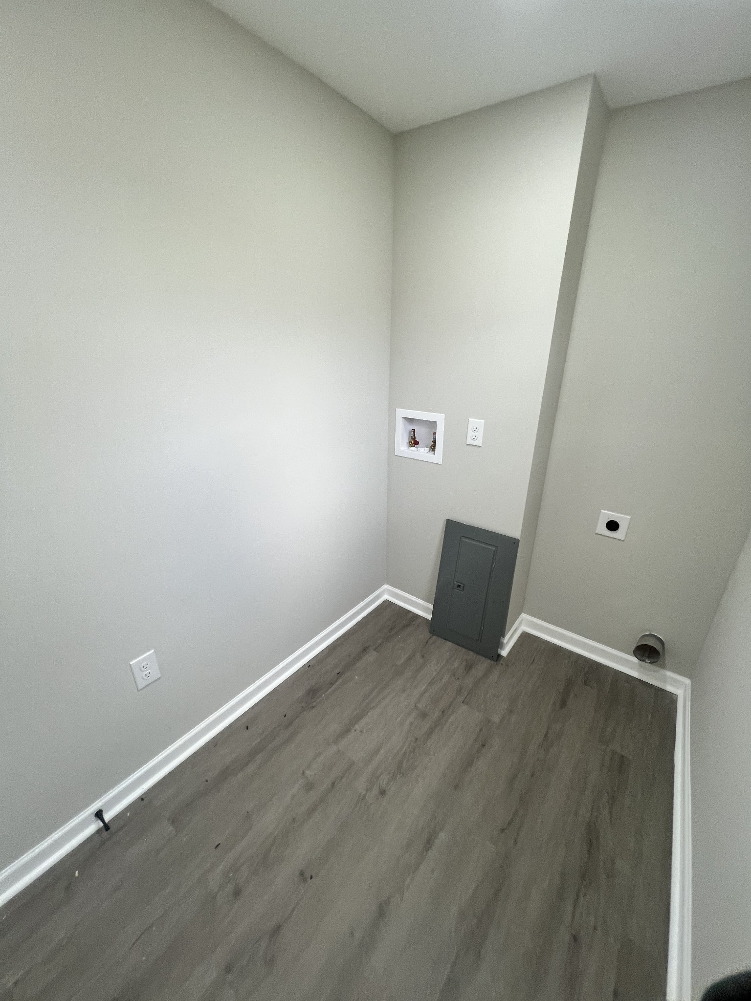 5890 Cainsville Road Lebanon, TN 37090 - Photo 22 of 59 an empty room with wooden floor and windows