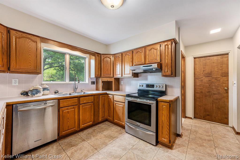 2337 Blockton Road Rochester Hills, MI 48306 - Photo 6 of 24