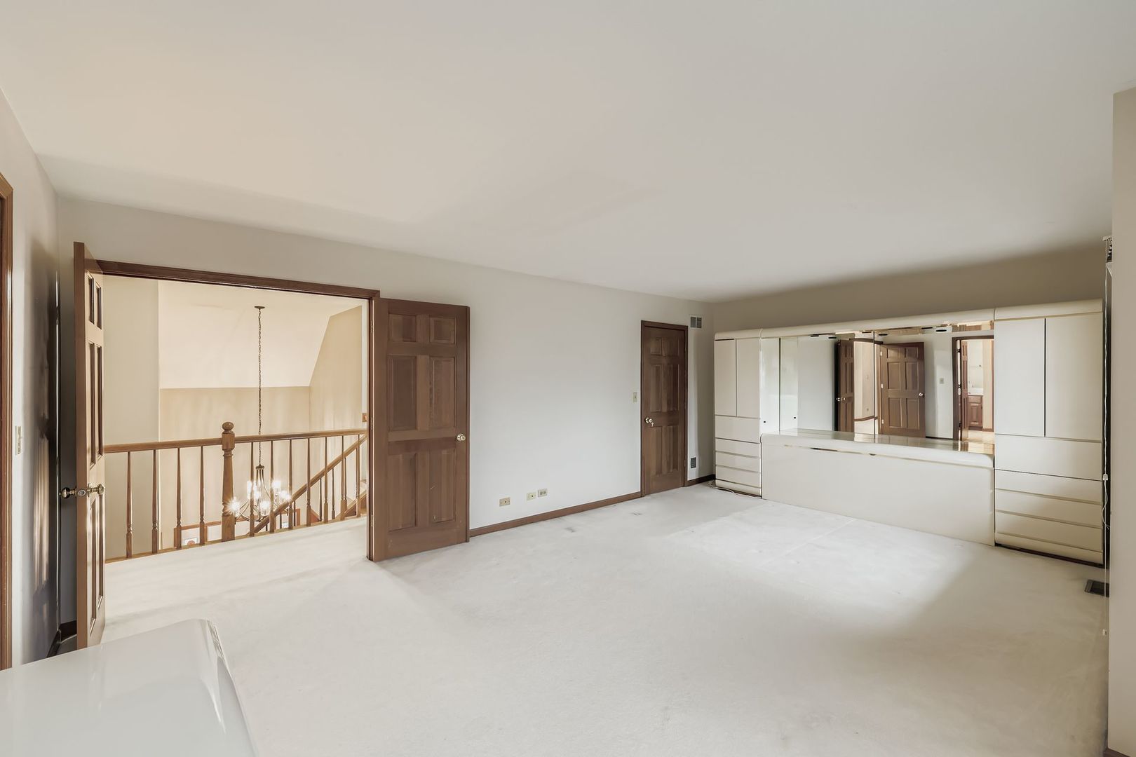 845 Harmon Boulevard Hoffman Estates, IL 60169 - Photo 19 of 33 an empty room with windows