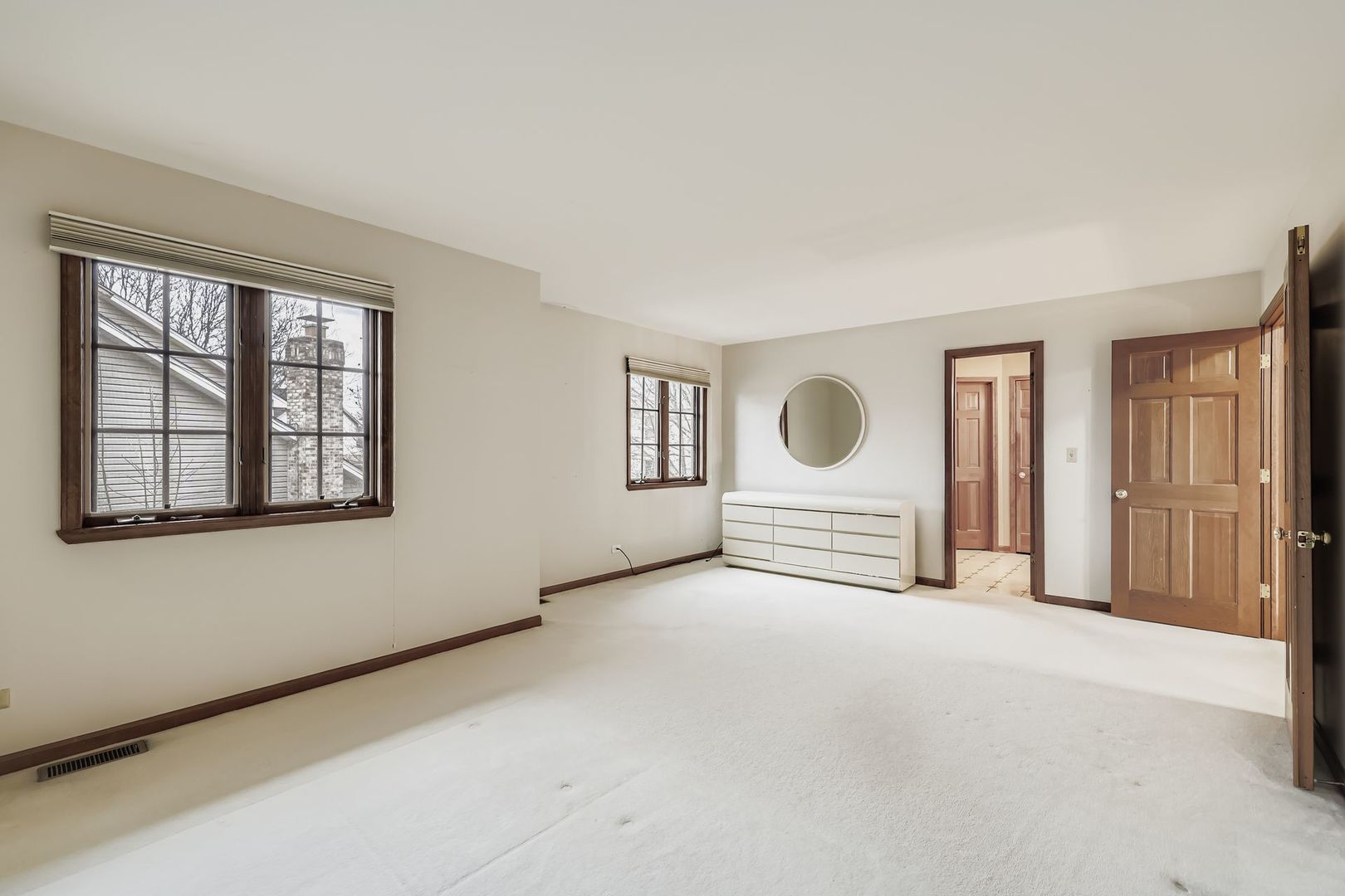 845 Harmon Boulevard Hoffman Estates, IL 60169 - Photo 20 of 33 a view of an empty room and window