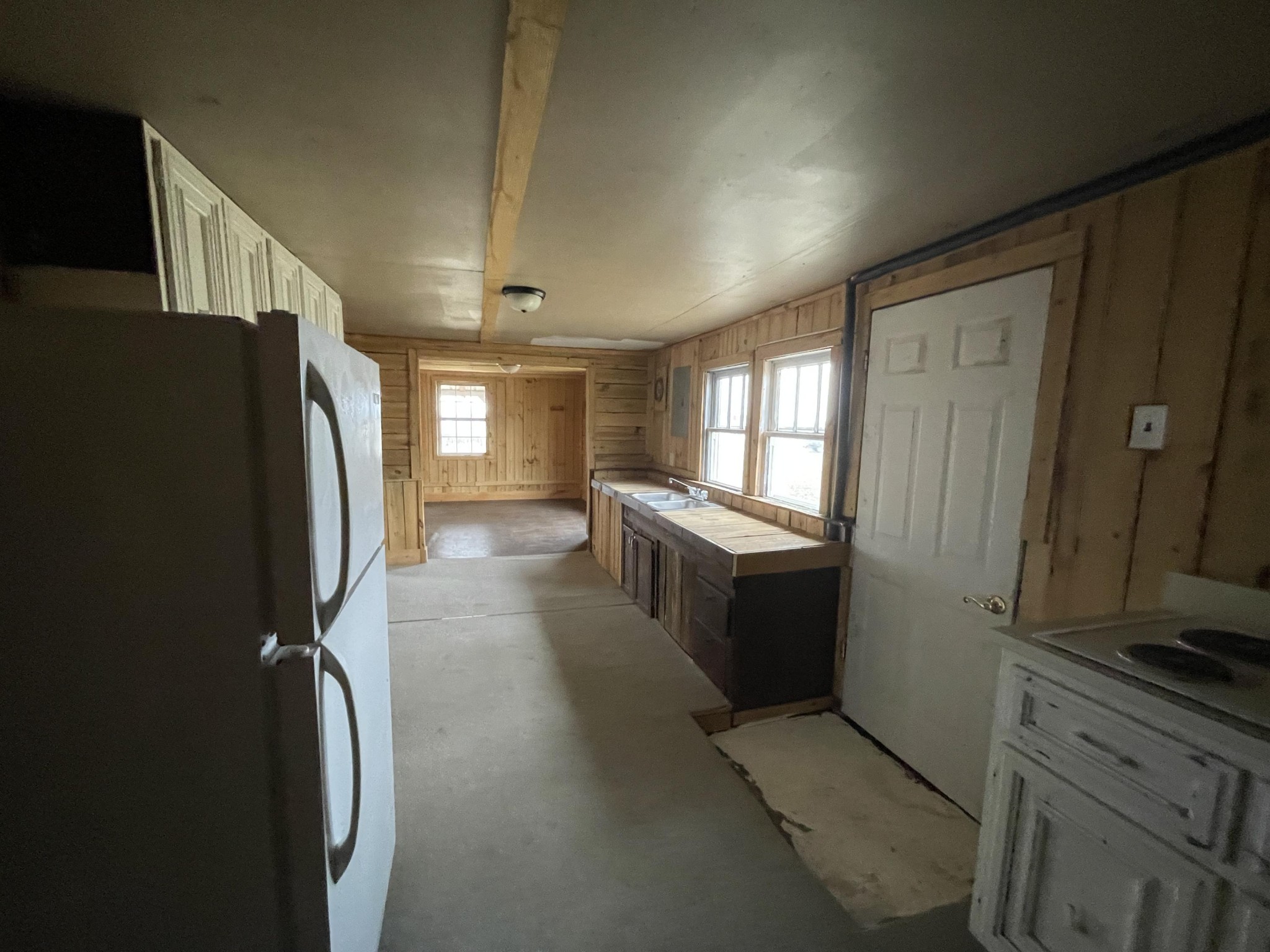 1995 Clarkrange Monterey Highway Monterey, TN 38574 - Photo 8 of 14 a view of a kitchen with refrigerator and window
