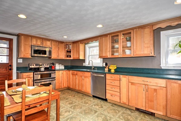 358 Concord Road Billerica, MA 01821 - Photo 4 of 27 Gallery Image 4