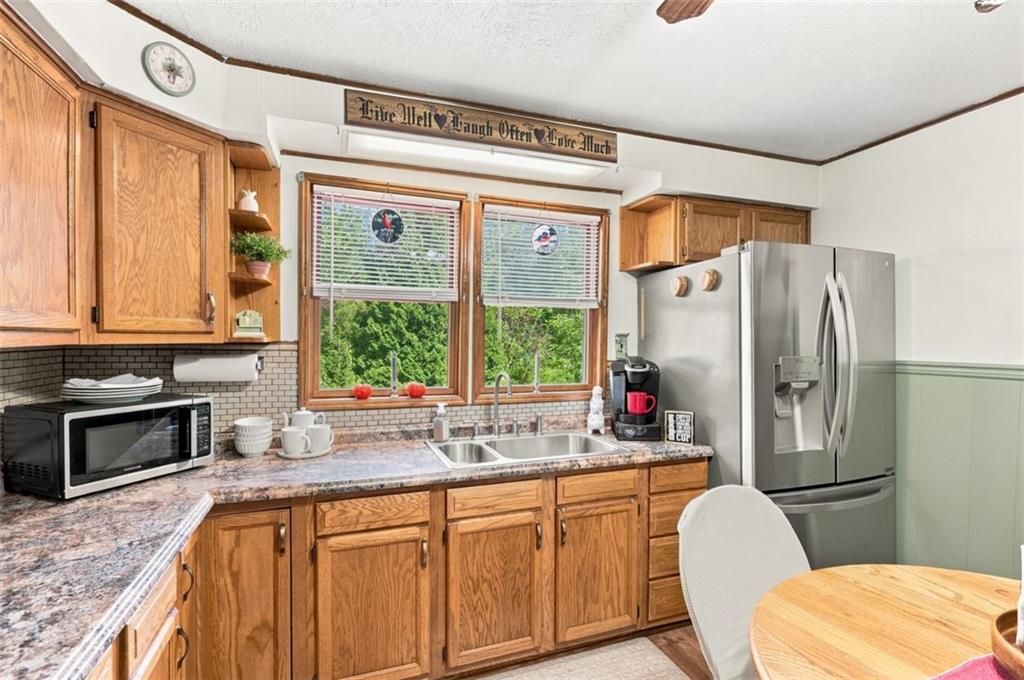 286 Big Knob Road Rochester, PA 15074 - Photo 12 of 39 Gallery Image 12
