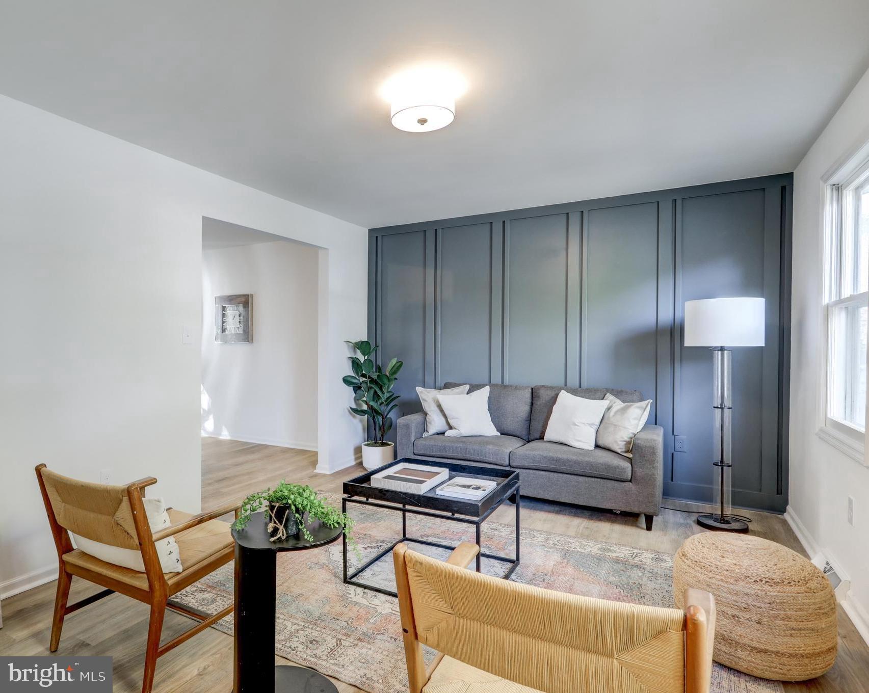 460 Longmeadow Road Lancaster, PA 17601 - Photo 5 of 43 a living room with furniture and a potted plant