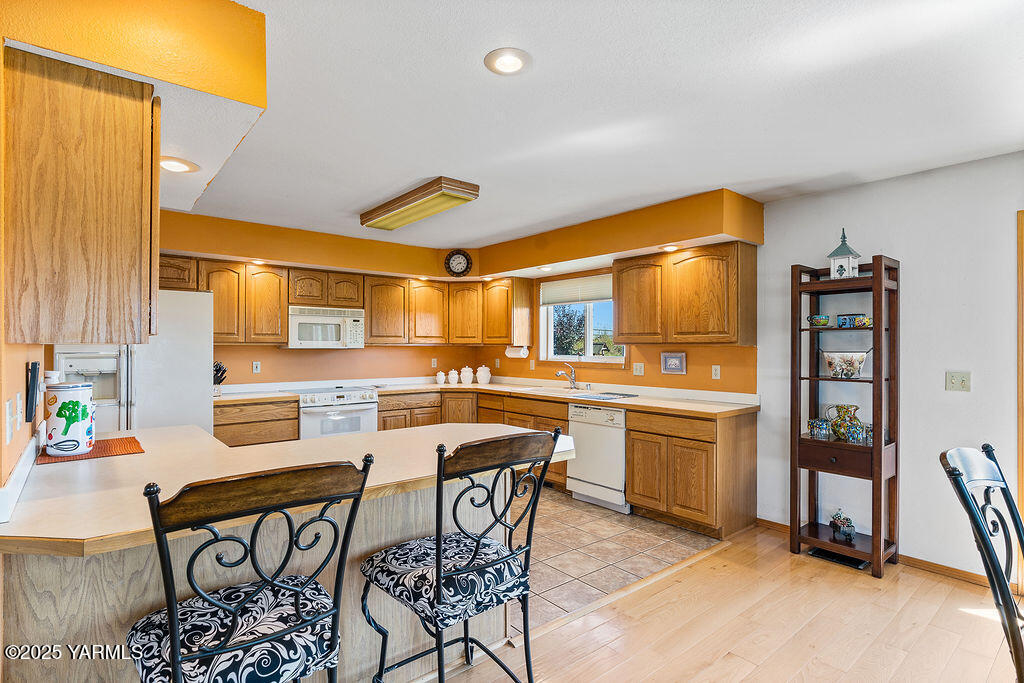 360 Orchardvale Road Zillah, WA 98953 - Photo 12 of 31 a kitchen with a table and chairs in it