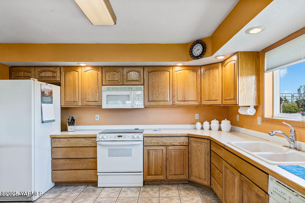 360 Orchardvale Road Zillah, WA 98953 - Photo 13 of 31 a kitchen with a sink stove and refrigerator