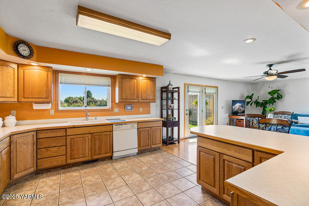 360 Orchardvale Road Zillah, WA 98953 - Photo 15 of 31 a large kitchen with lots of counter space and sink