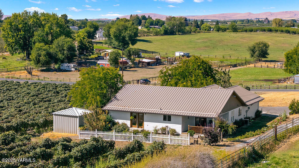 360 Orchardvale Road Zillah, WA 98953 - Photo 2 of 31 a front view of a house with a garden and lake view