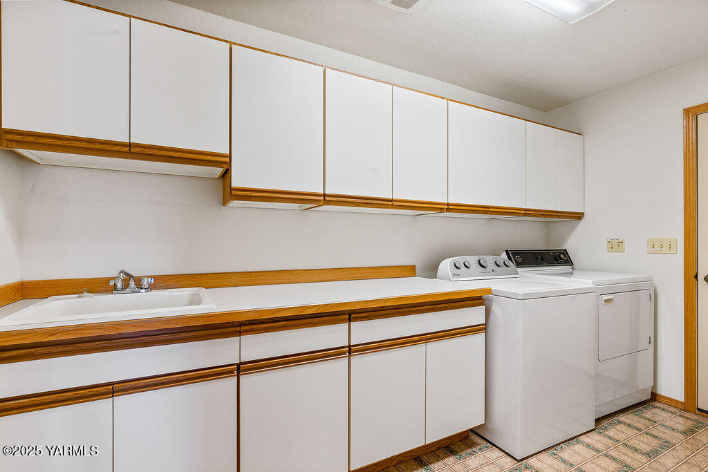 360 Orchardvale Road Zillah, WA 98953 - Photo 22 of 31 a utility room with dryer and washer