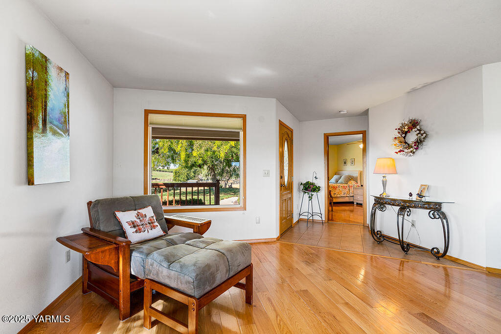 360 Orchardvale Road Zillah, WA 98953 - Photo 10 of 31 a living room with furniture and a wooden floor