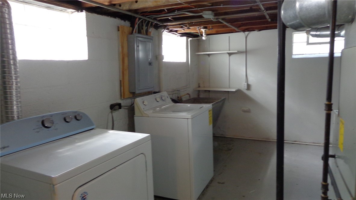 4517 Telhurst Road Cleveland, OH 44121 - Photo 16 of 23 washer and dryer included