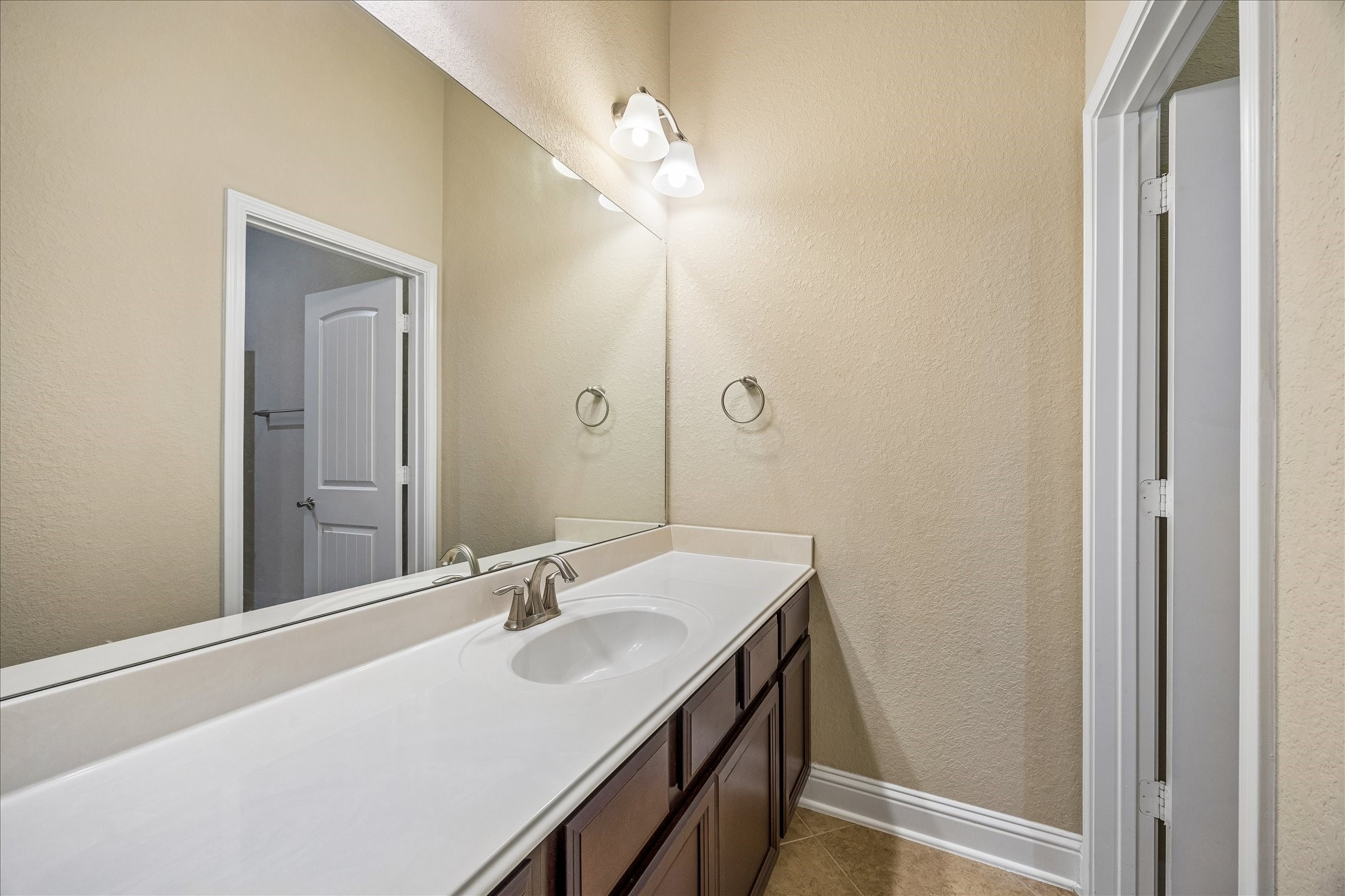 14123 Spindle Arbor Road Cypress, TX 77429 - Photo 33 of 45 Hollywood bath.