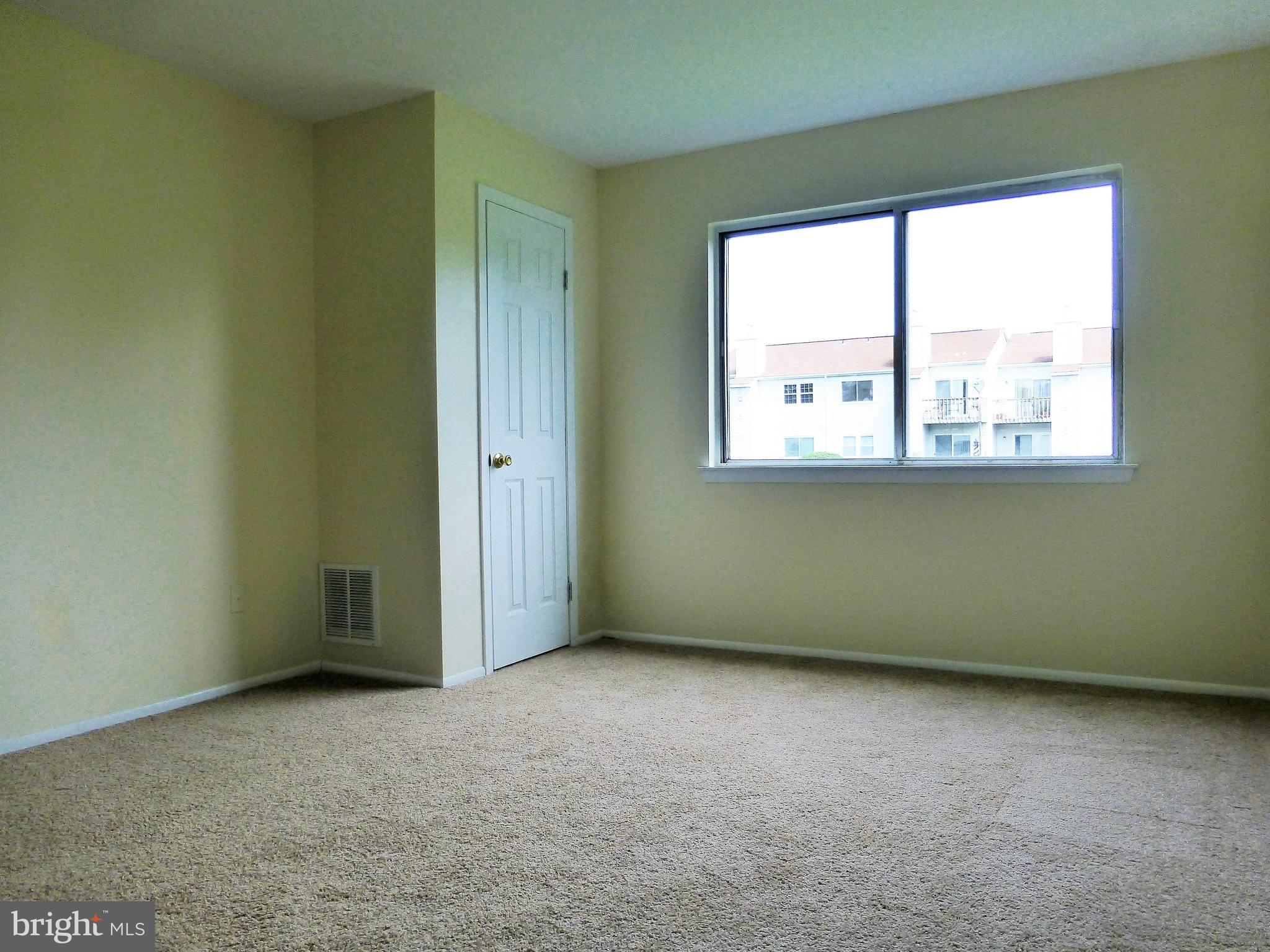 914 Woodchip Road Lumberton, NJ 08048 - Photo 8 of 15 an empty room with a window