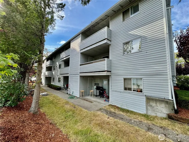 $6,000,000 | 13232 Ambaum Boulevard Southwest, Burien, WA 98146