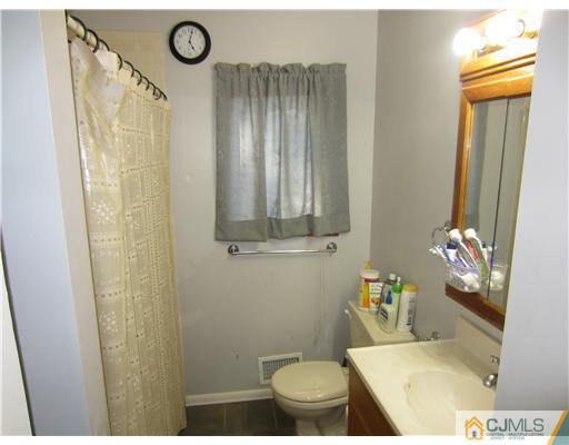 12 Mc Ginnis Road Edison, NJ 08817 - Photo 15 of 18 Gallery Image 15