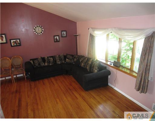 12 Mc Ginnis Road Edison, NJ 08817 - Photo 4 of 18 Gallery Image 4