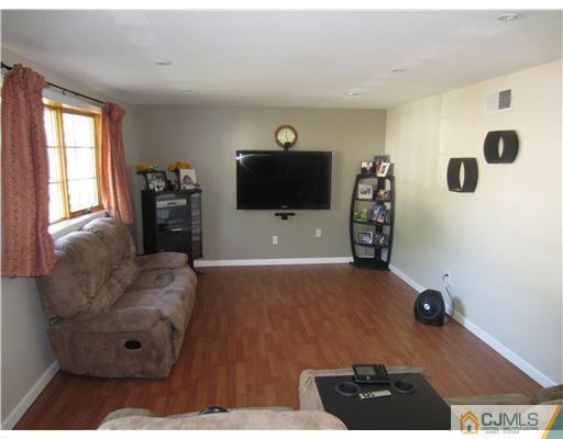 12 Mc Ginnis Road Edison, NJ 08817 - Photo 5 of 18 Gallery Image 5