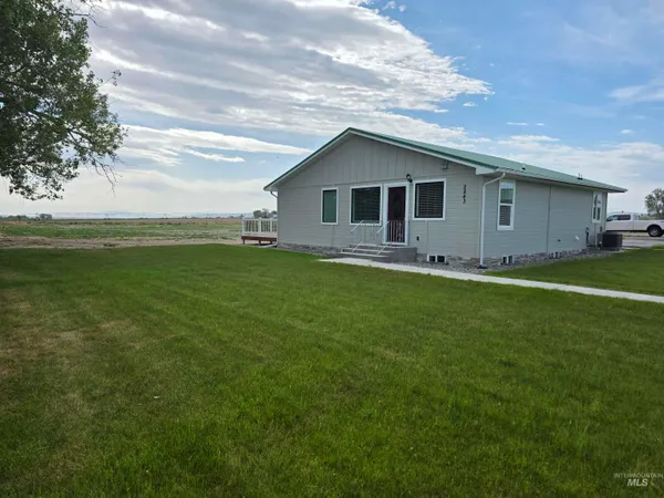 $590,000 | 2843 East 3500 North, Twin Falls, ID 83301